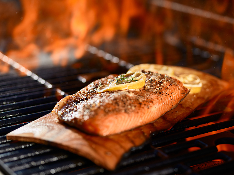 Grillplanken aus Rotzedernholz – ein feuriger Genuss