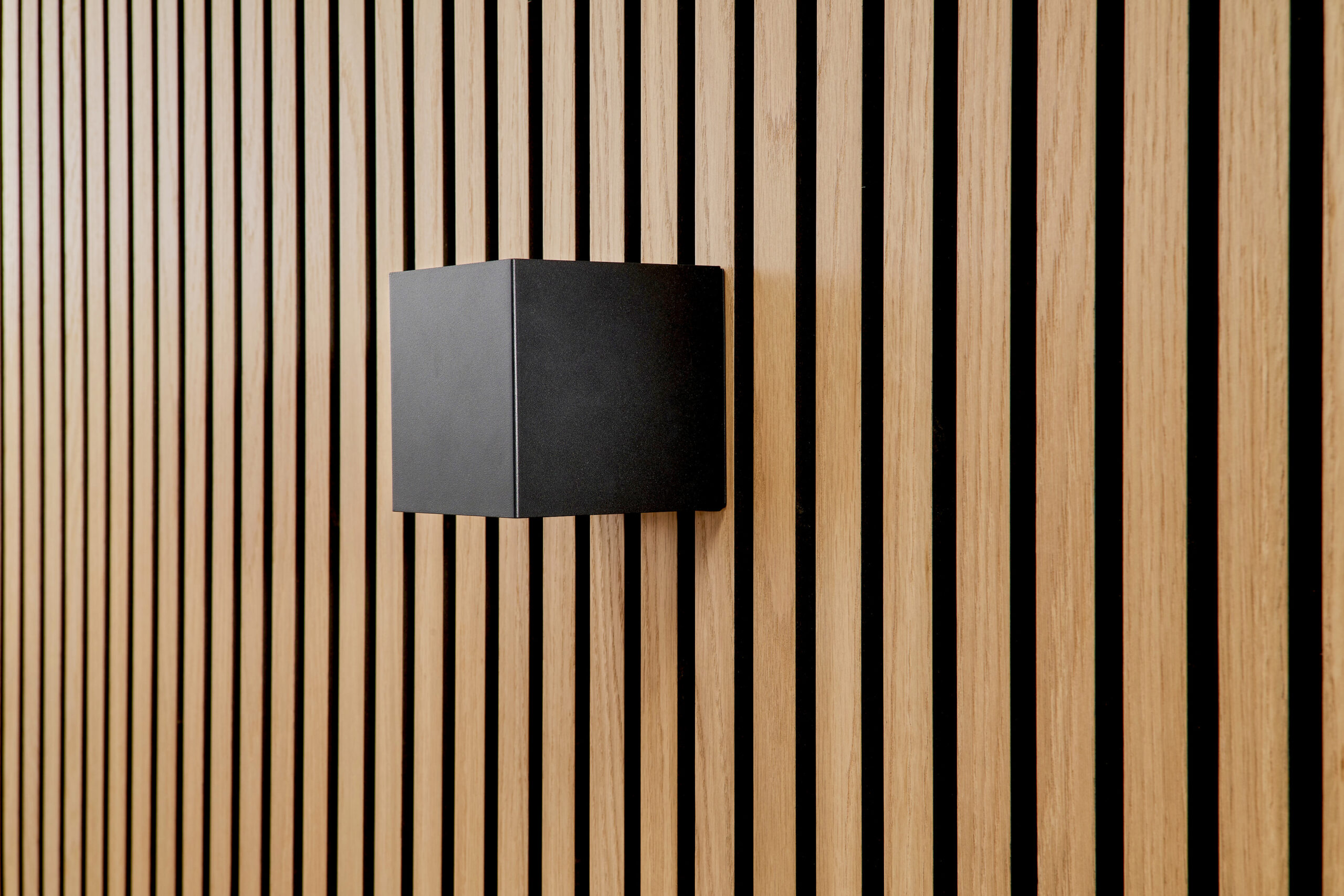 1101350002_LW_Wandleuchte_Eirik-Cube_OF-Pers_V01